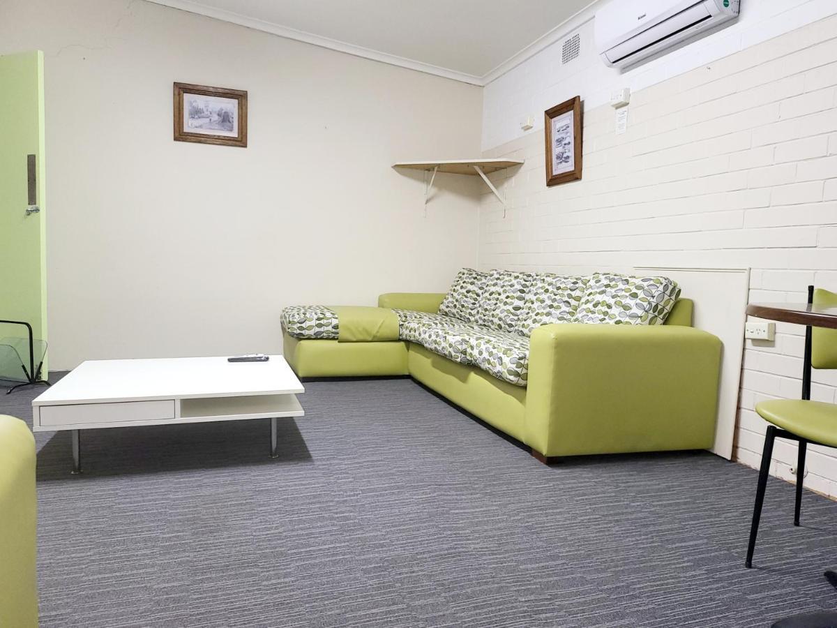 24 Hour CheckIn Motels -Sea Lake Motel Buitenkant foto