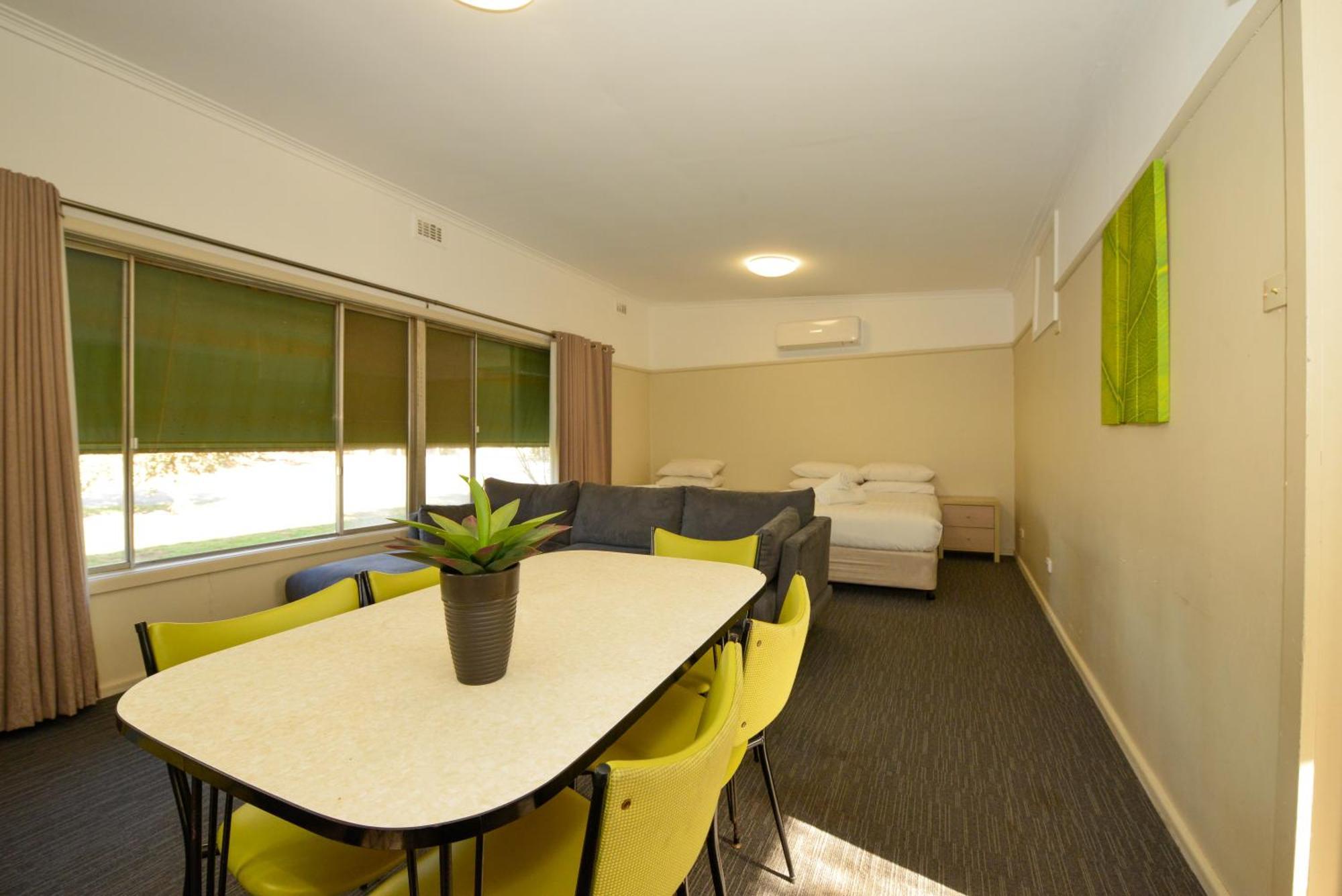 24 Hour CheckIn Motels -Sea Lake Motel Buitenkant foto