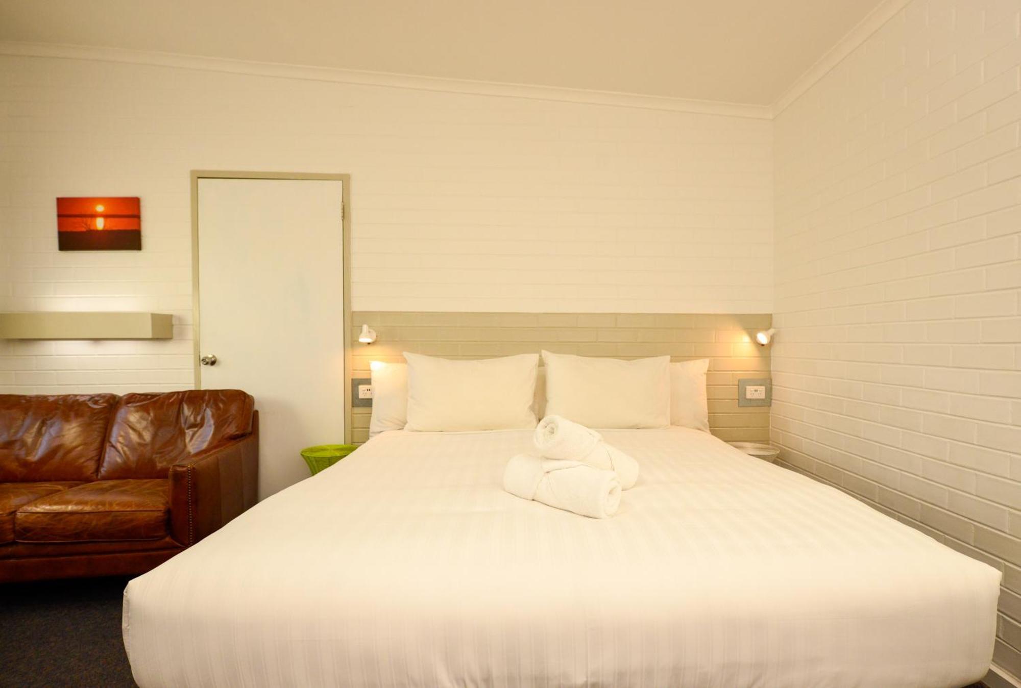 24 Hour CheckIn Motels -Sea Lake Motel Buitenkant foto