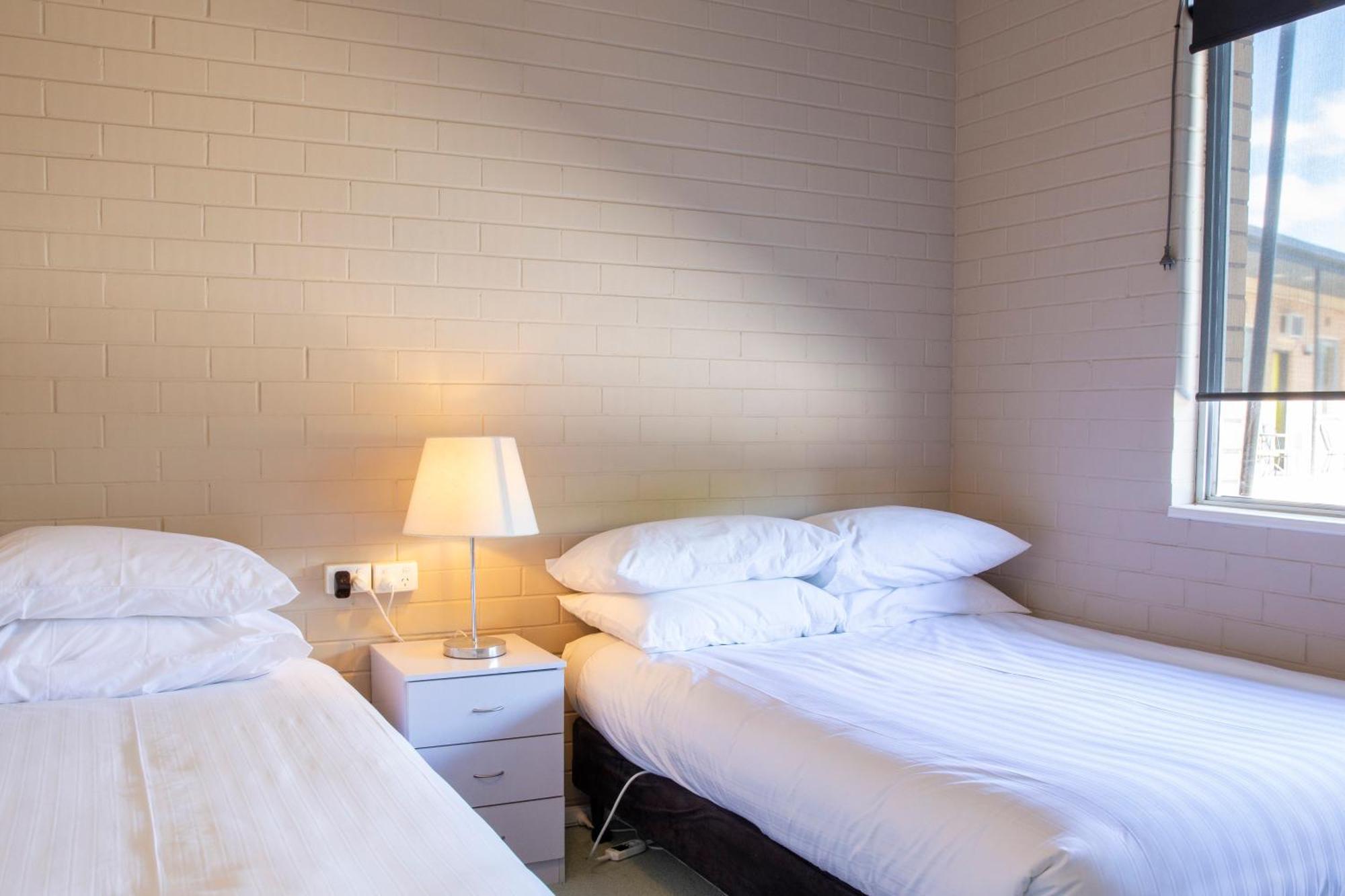 24 Hour CheckIn Motels -Sea Lake Motel Buitenkant foto